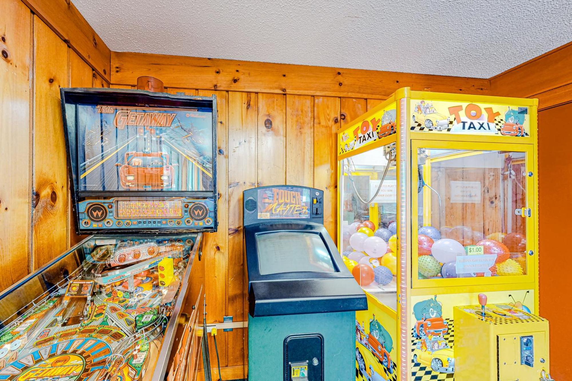 Village Green II ストー エクステリア 写真